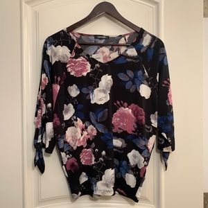 Flowered black blouse with slitted arms